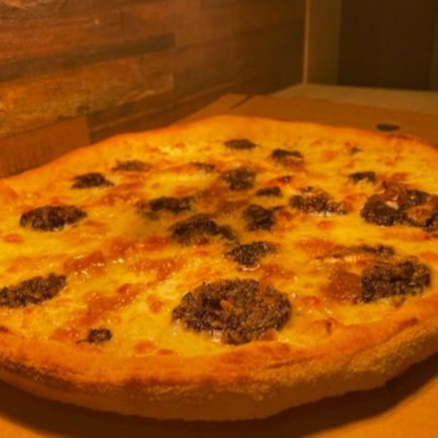 La Cabra, mozzarella, morcilla de burgos, queso de cabra, cebolla caramelizada