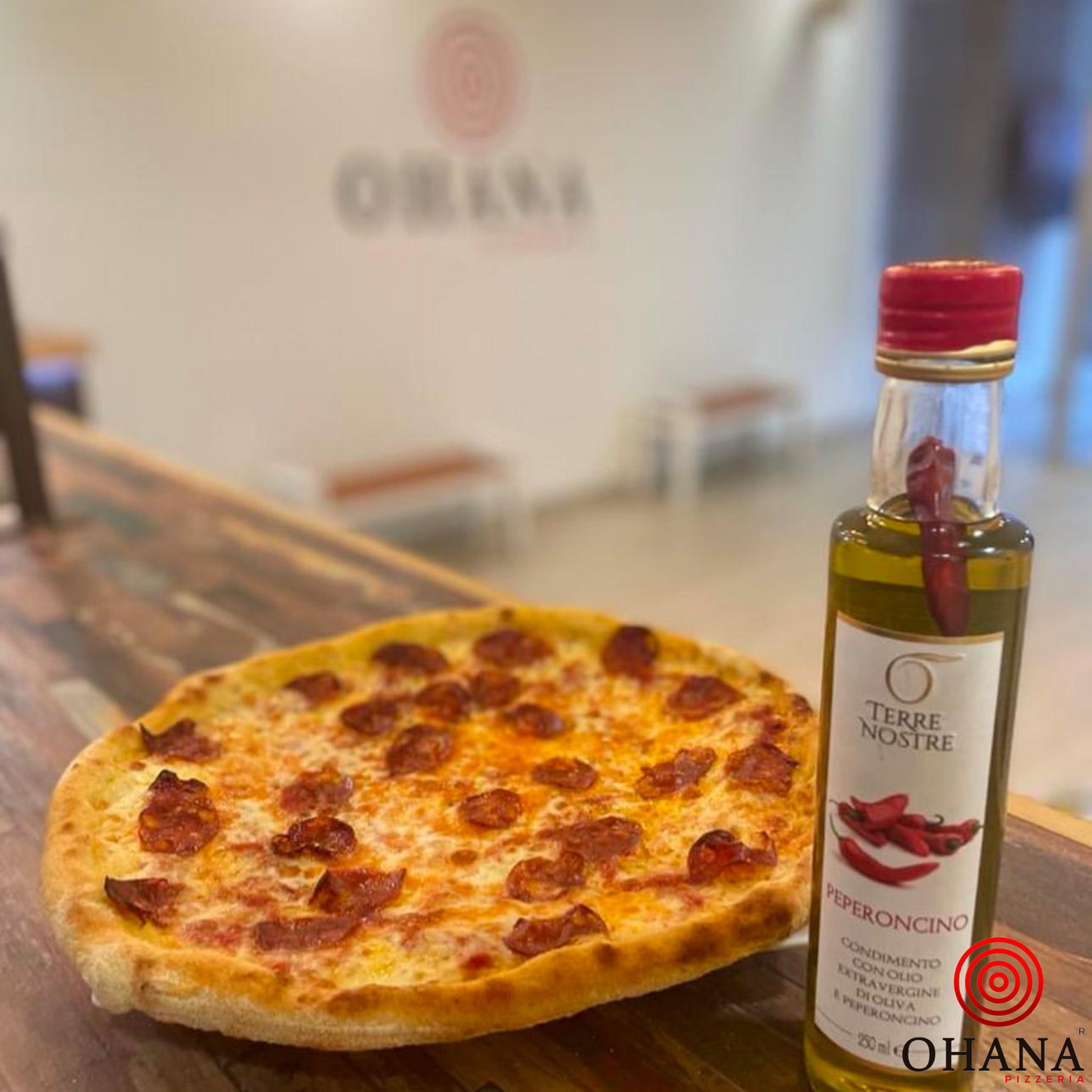 Diavolo, salsa de tomate, mozzarella ( fuera de cocción, chorizo iberico, aceite picante)